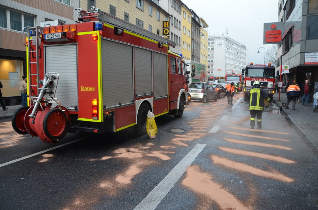 Stadtbus fing Feuer Koeln Muelheim Frankfurterstr Wiener Platz P258.JPG